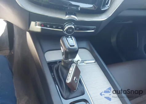 2018 Volvo Xc60 T6 Inscription from USA, damaged, VIN LYVA22RL7JB073734